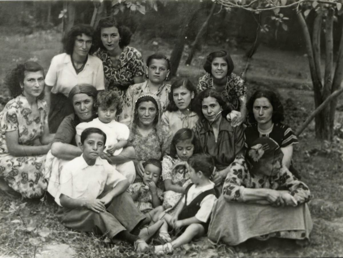 Մեծ ընտանիք.  Սիրարփի Փայլանի արխիւ